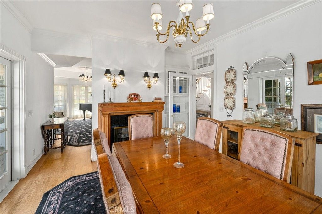 Chandelier, Dining room, Fireplace, Interior, Piano, Wood Texture Flooring