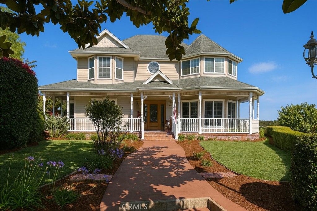Exterior, Facade, Queen Anne Victorian