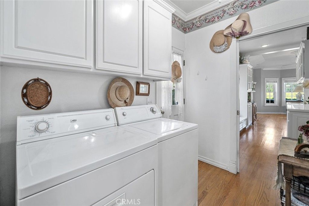 Interior, Recessed Lighting, Utility Closets, Washer, Wood Texture Flooring