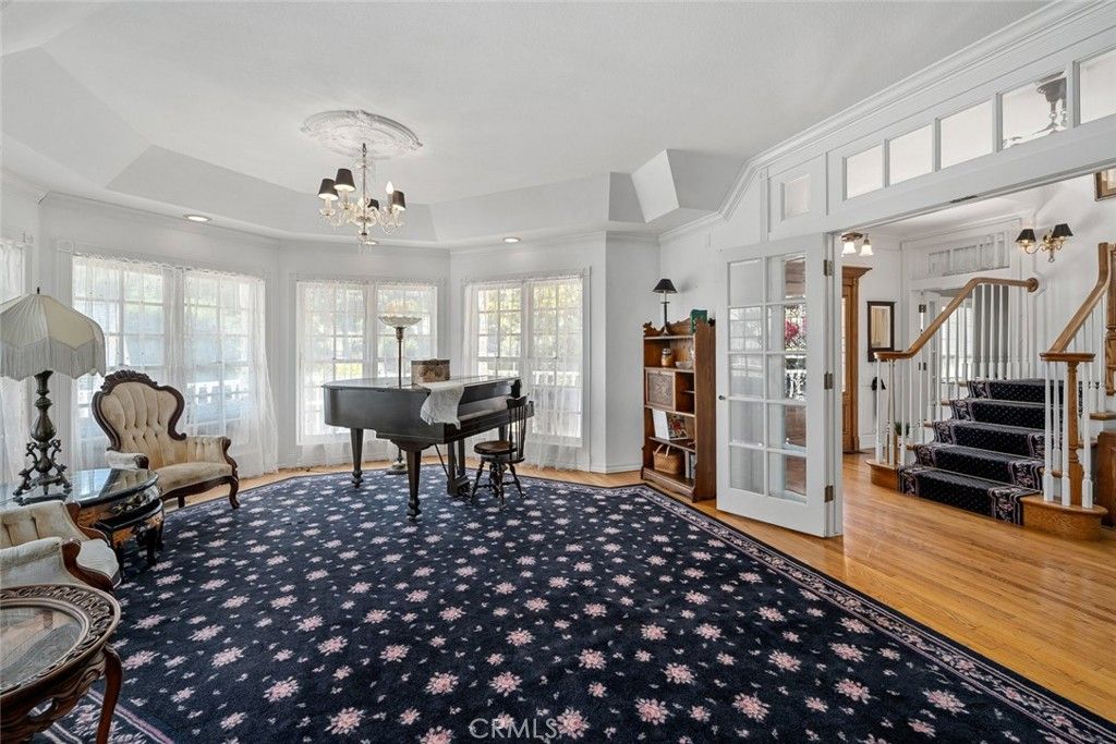 Chandelier, Interior, Piano, Recessed Lighting, Wood Texture Flooring