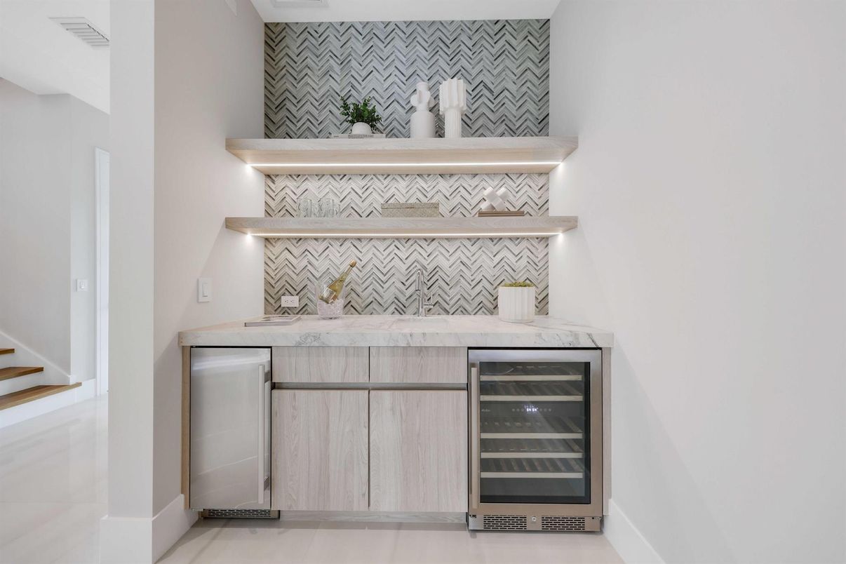 Interior, Stainless Steel Appliances