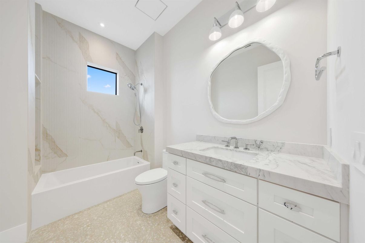 Bathroom, Interior, Recessed Lighting