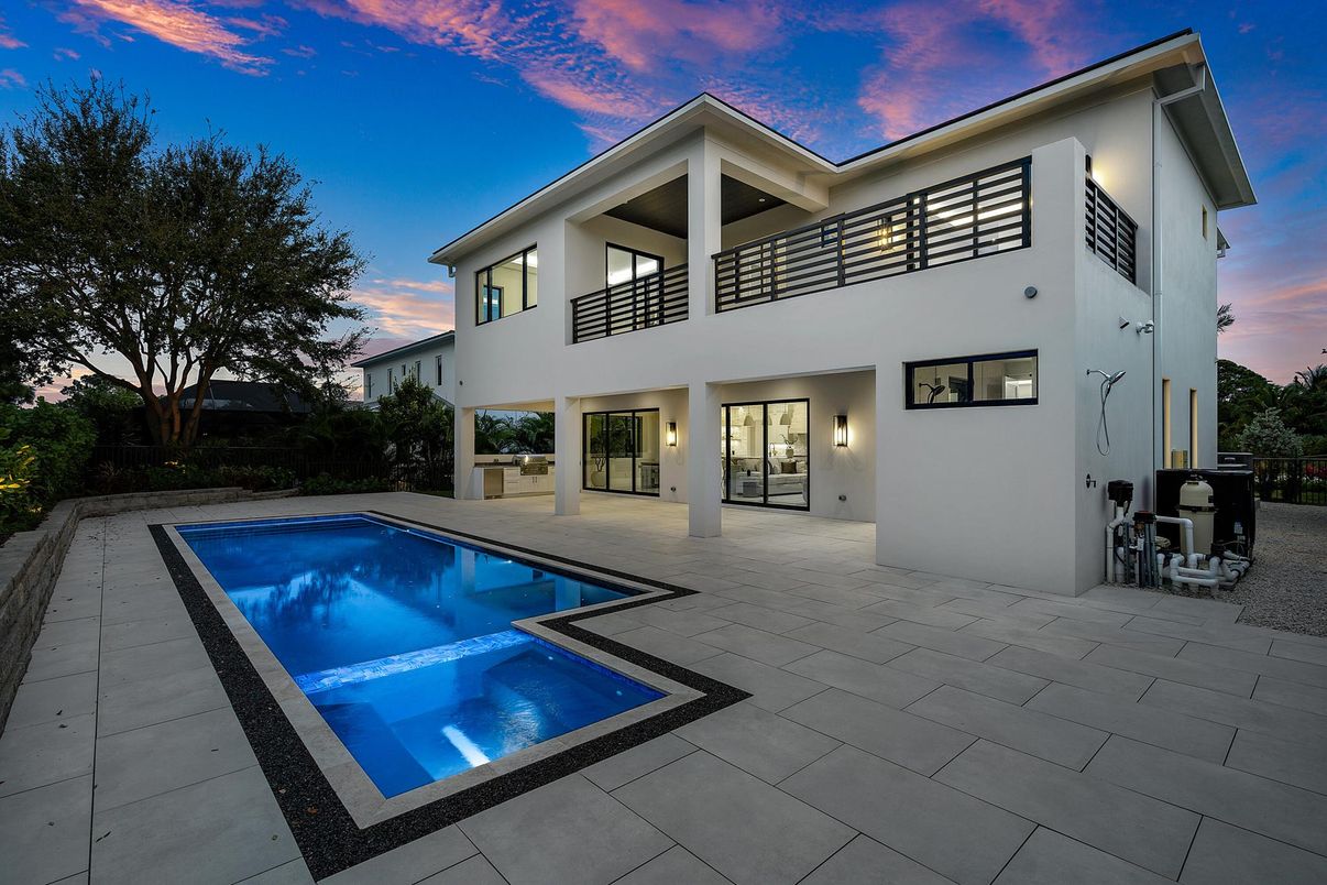 Exterior, Pool
