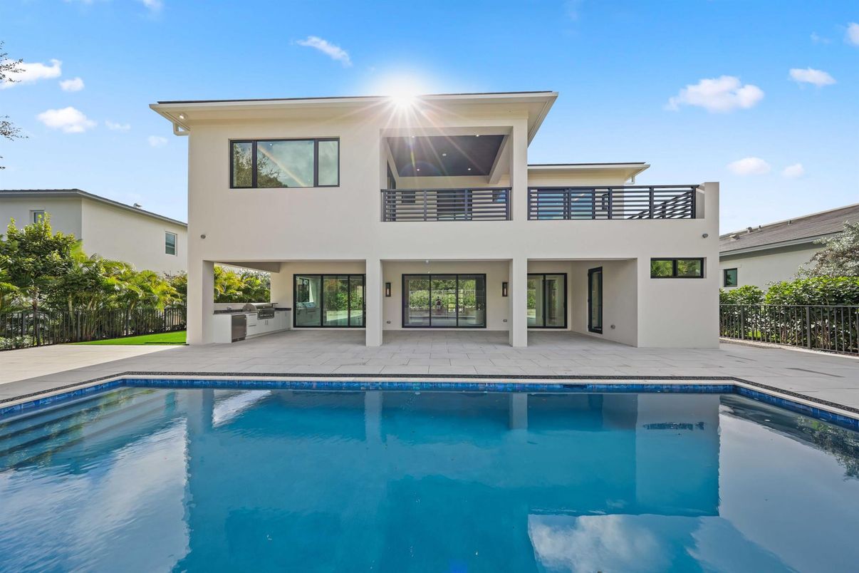 Exterior, Pool
