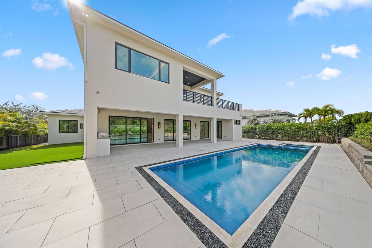 Exterior, Pool