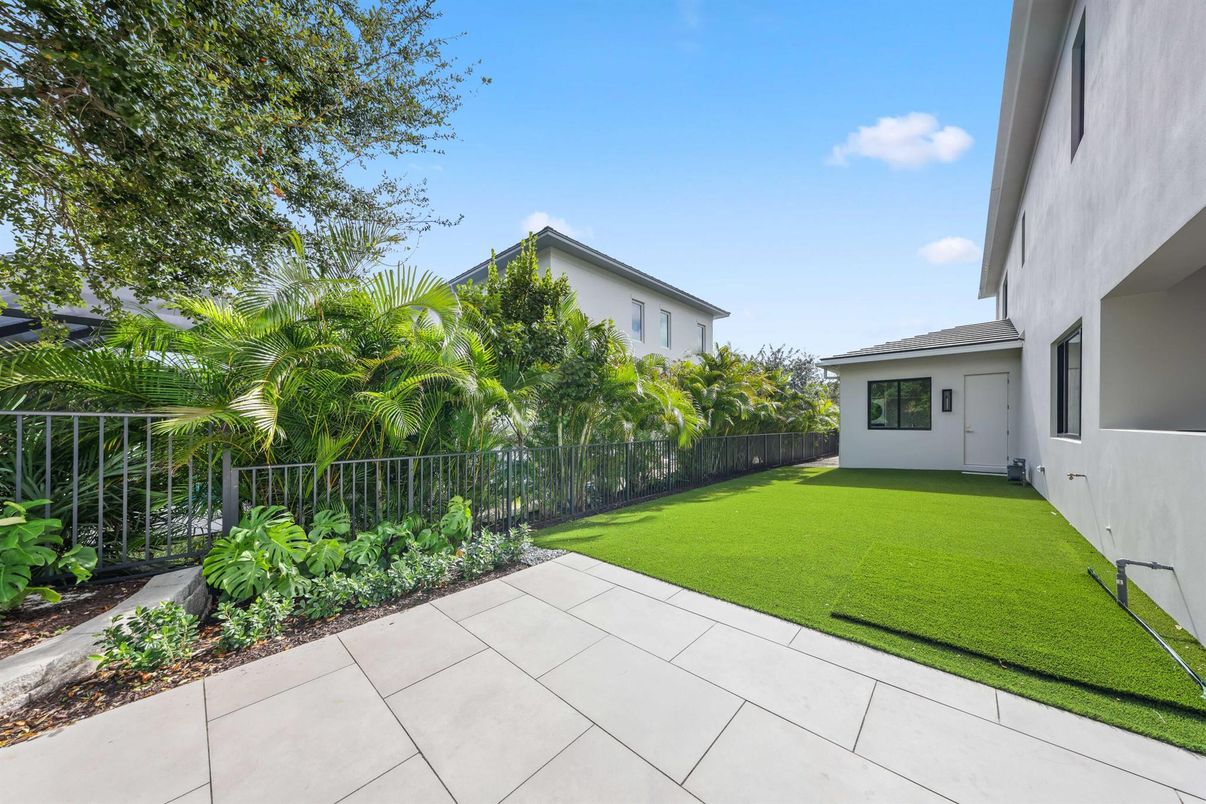 Backyard, Exterior