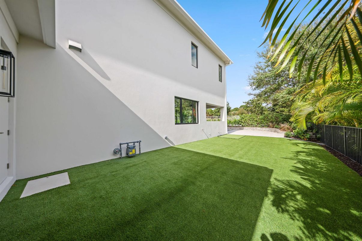 Backyard, Exterior