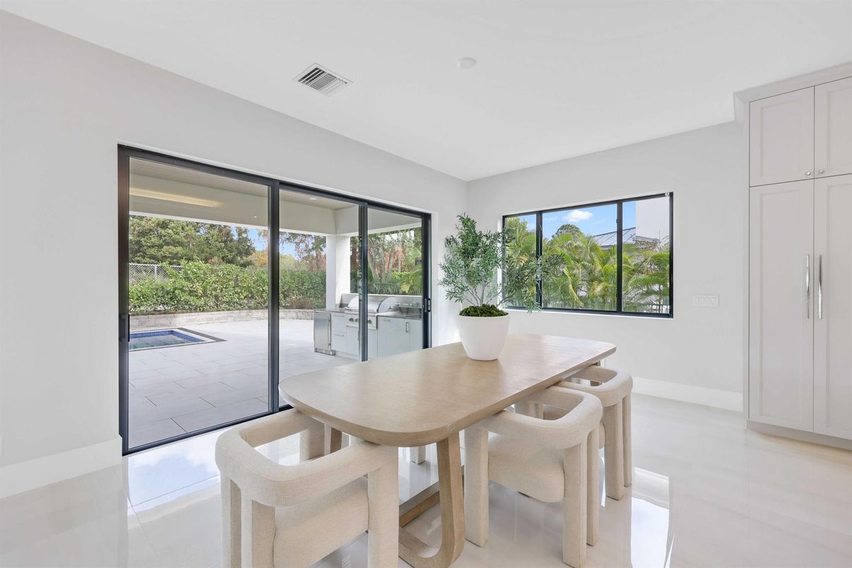 Dining room, Interior