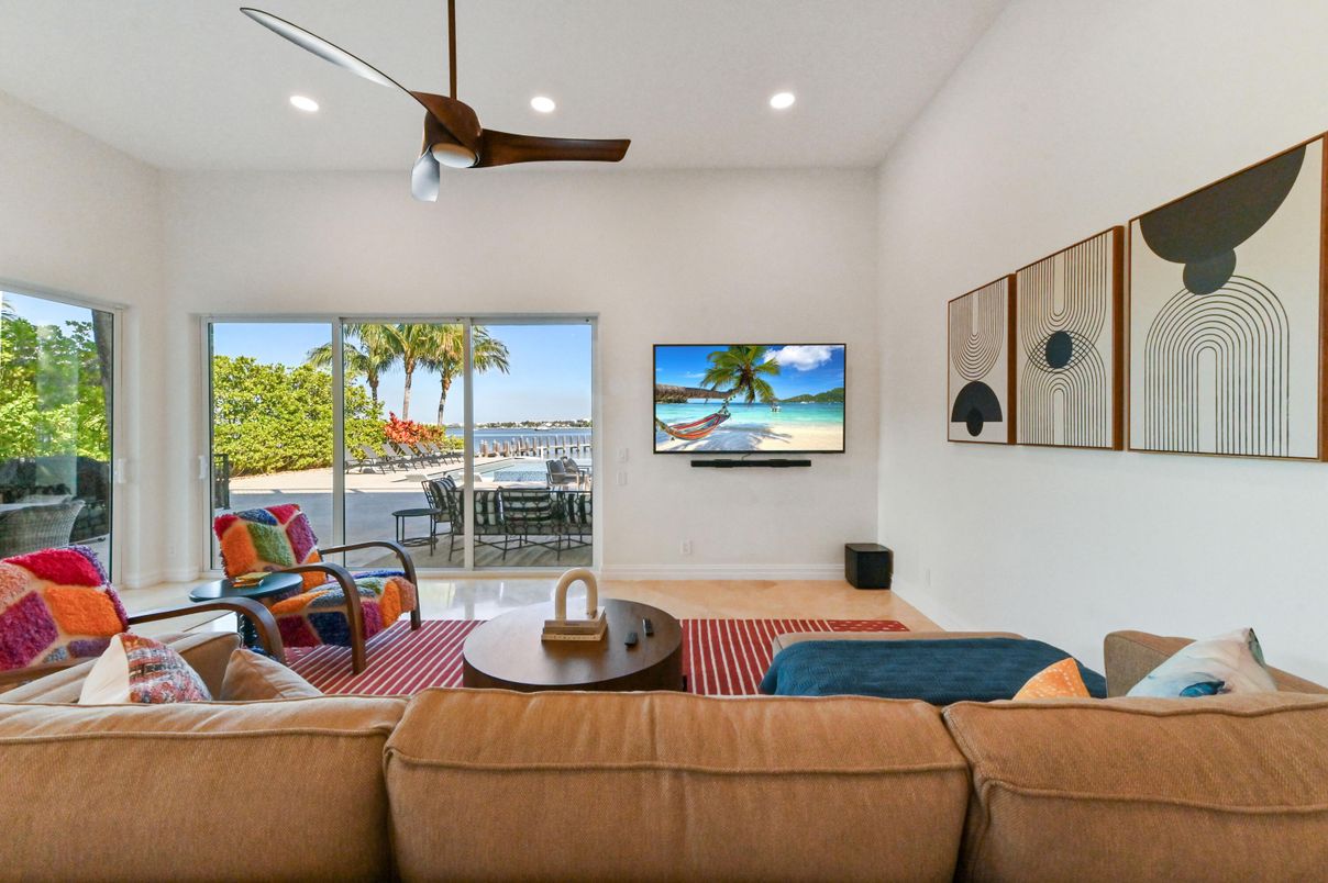 Interior, Living room, Recessed Lighting, Water
