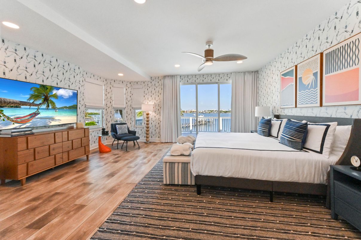 Bedroom, Interior, Recessed Lighting, Water, Wood Texture Flooring
