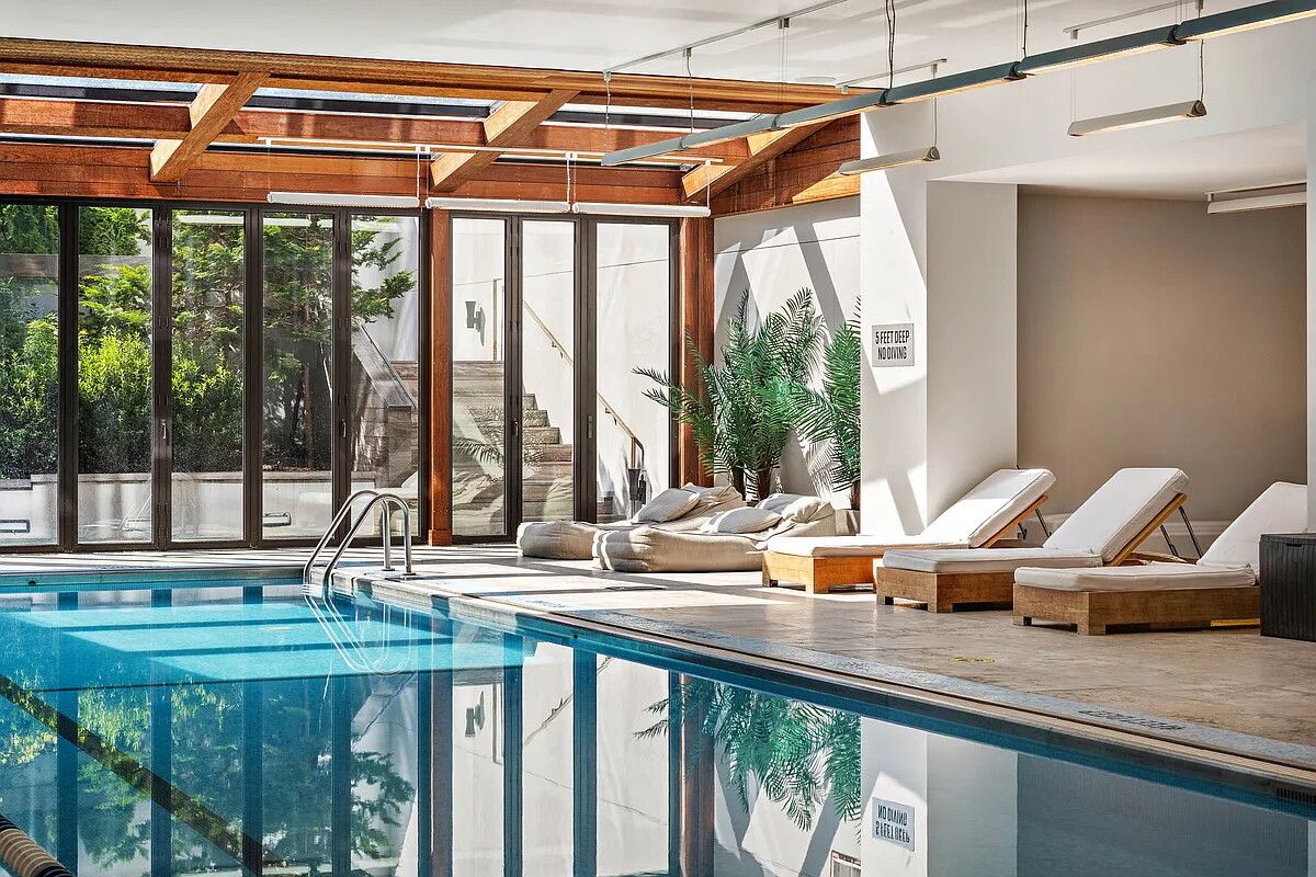 Interior, Pool, Sun Room