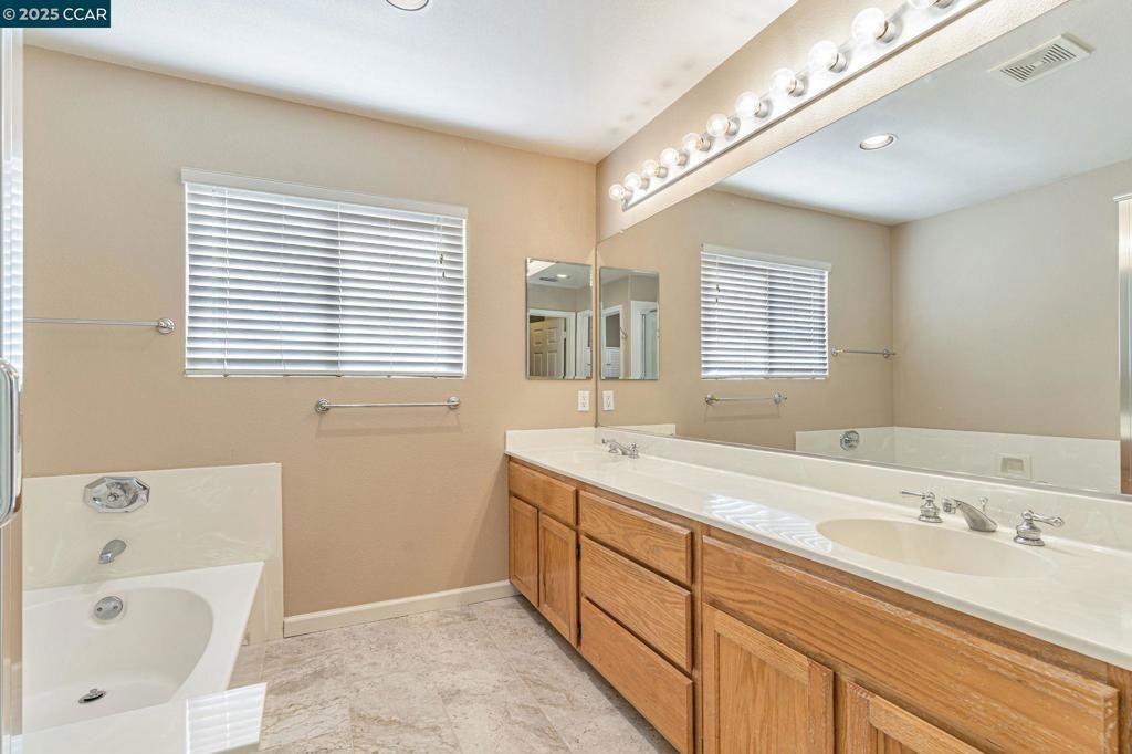 Bathroom, Dual Sink Vanities, Interior, Recessed Lighting