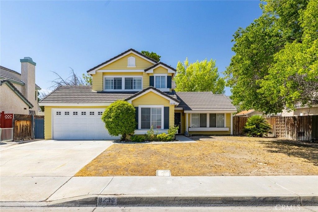 Attached, Exterior, Facade, American Craftsman