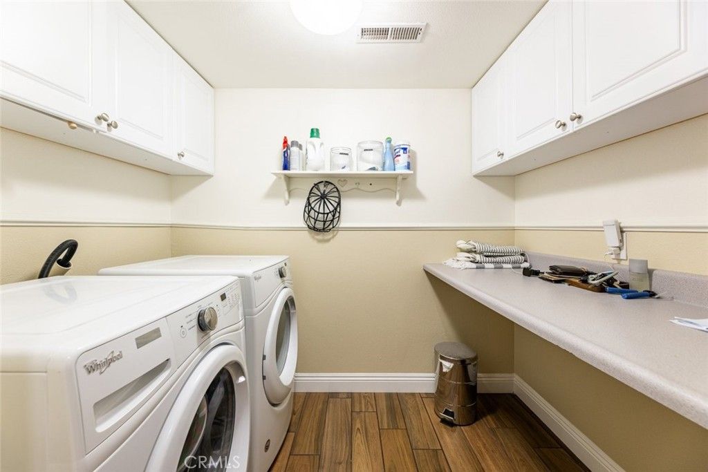 Interior, Washer, Wood Texture Flooring