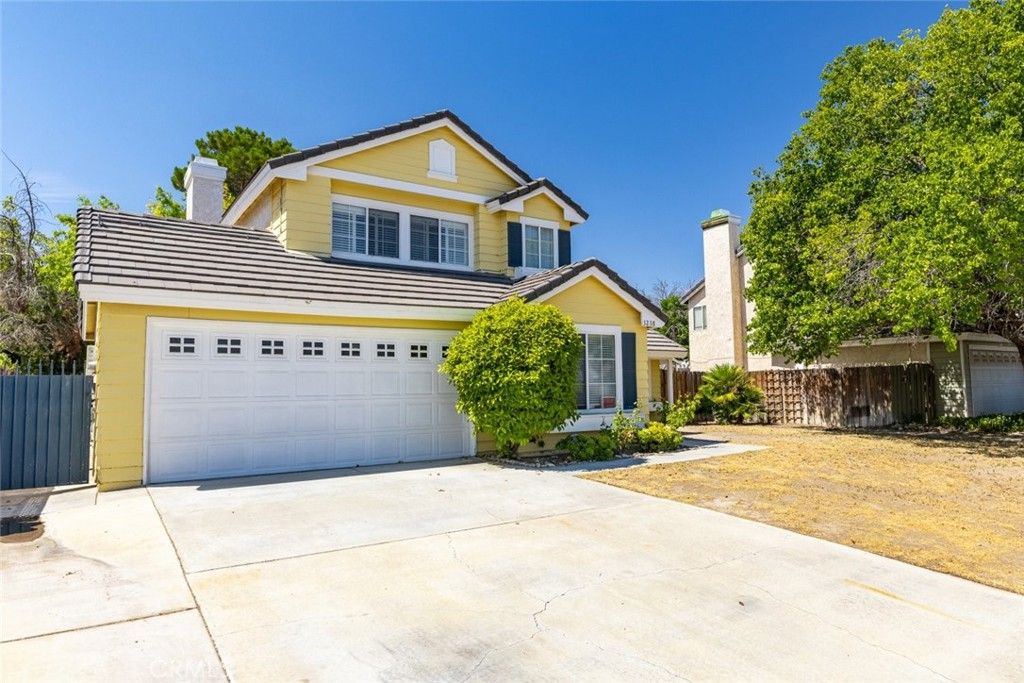 Attached, Exterior, Facade, American Craftsman
