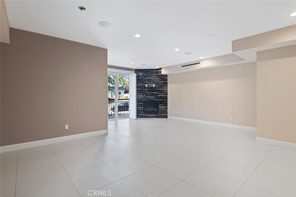 Empty room, Fireplace, Interior, Recessed Lighting