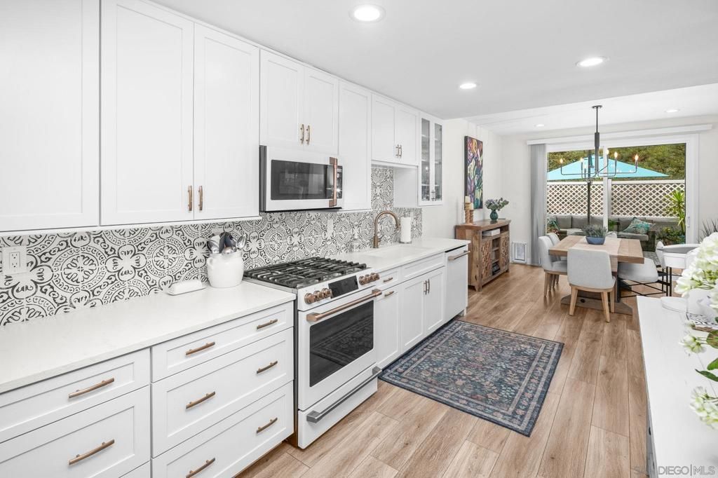Dining room, Interior, Kitchen, Pendant Lights, Recessed Lighting, Stainless Steel Appliances, Wood Texture Flooring