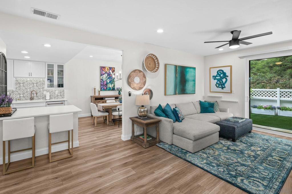 Chandelier, Dining room, Interior, Recessed Lighting, Wood Texture Flooring