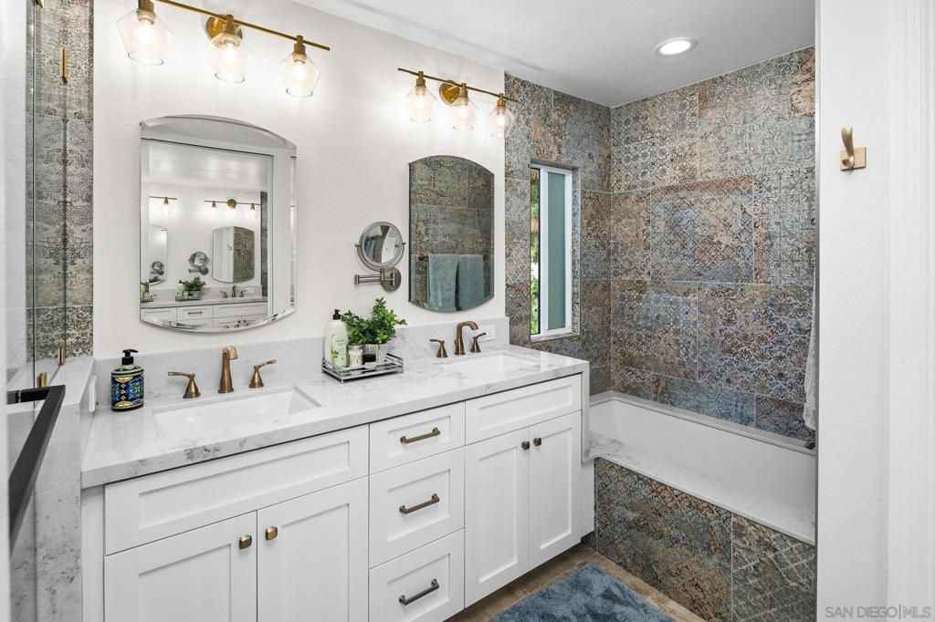 Bathroom, Dual Sink Vanities, Interior, Recessed Lighting