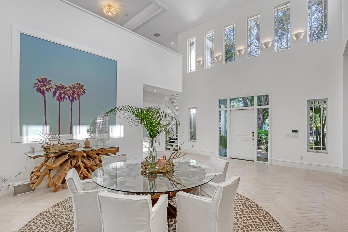 Dining room, Interior, Recessed Lighting