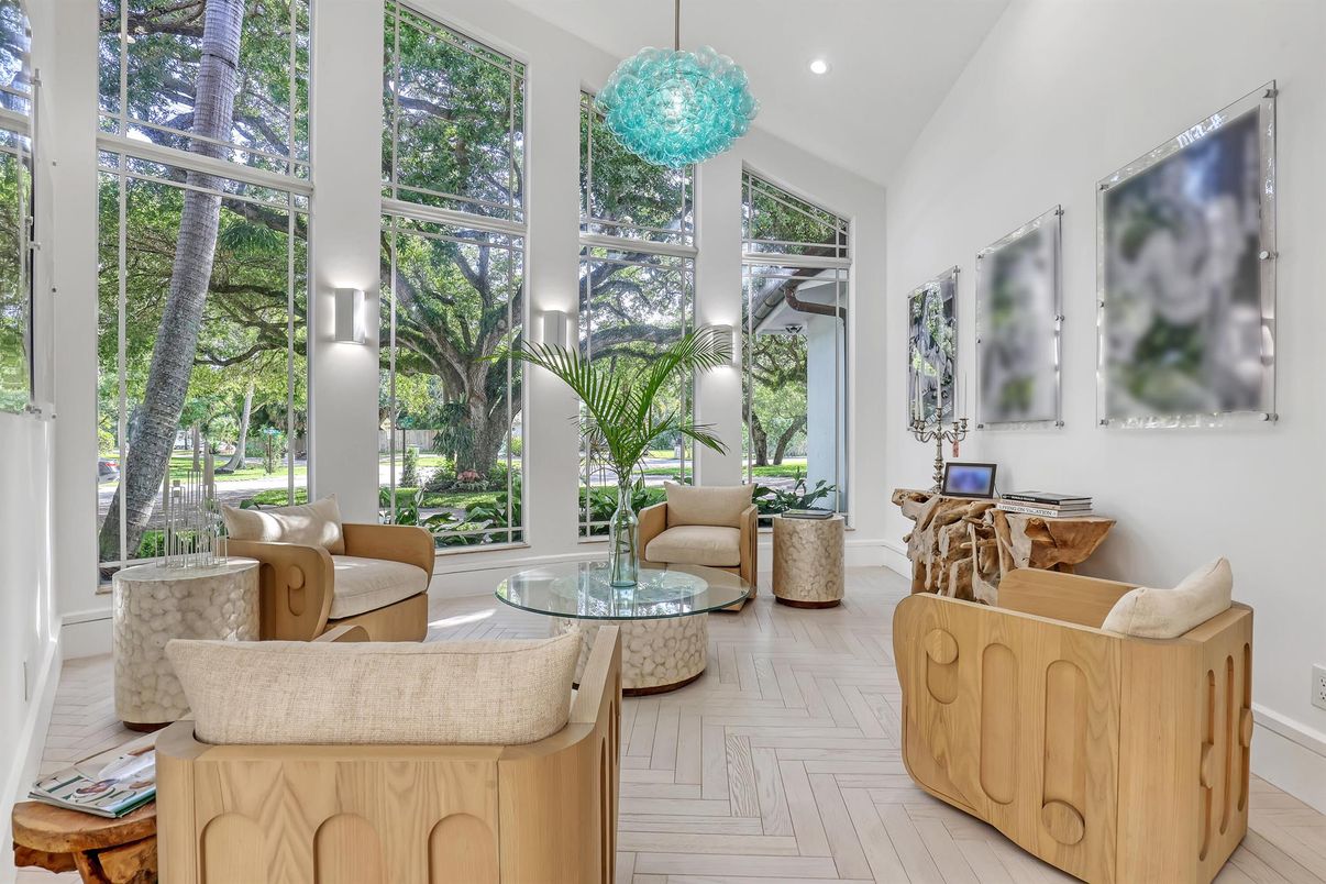 Interior, Living room, Recessed Lighting, Sun Room, Wood Texture Flooring