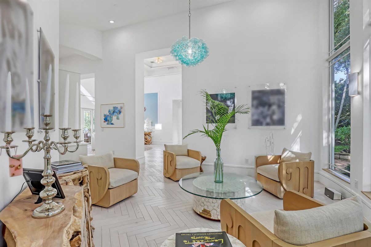 Interior, Living room, Pendant Lights, Recessed Lighting, Wood Texture Flooring