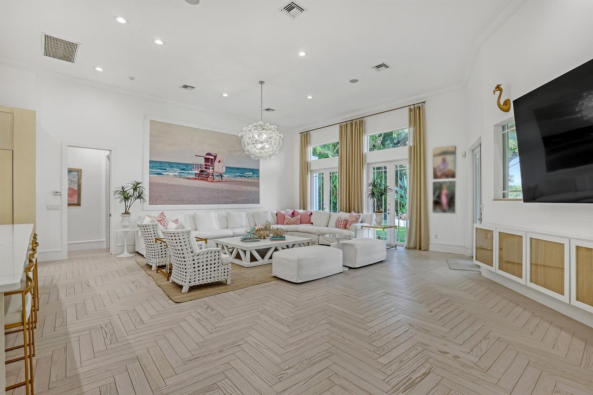 Interior, Living room, Pendant Lights, Recessed Lighting