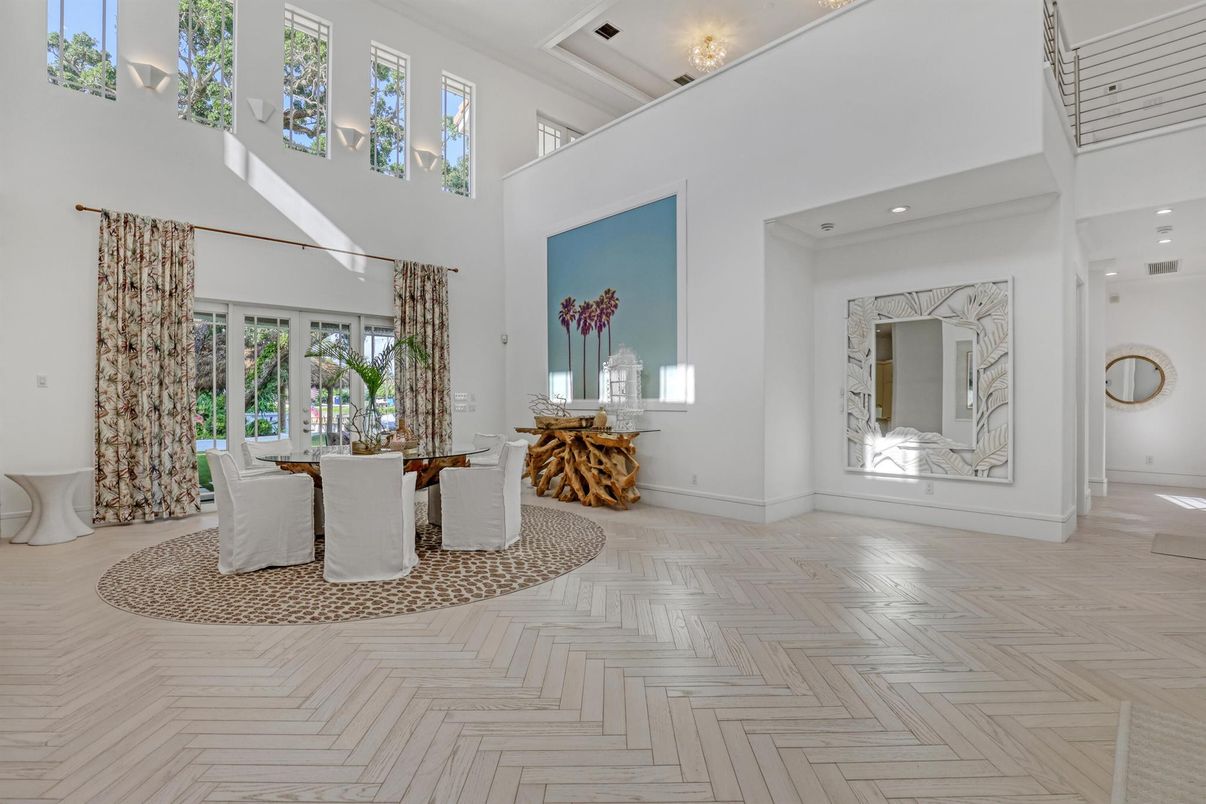 Dining room, Interior, Recessed Lighting