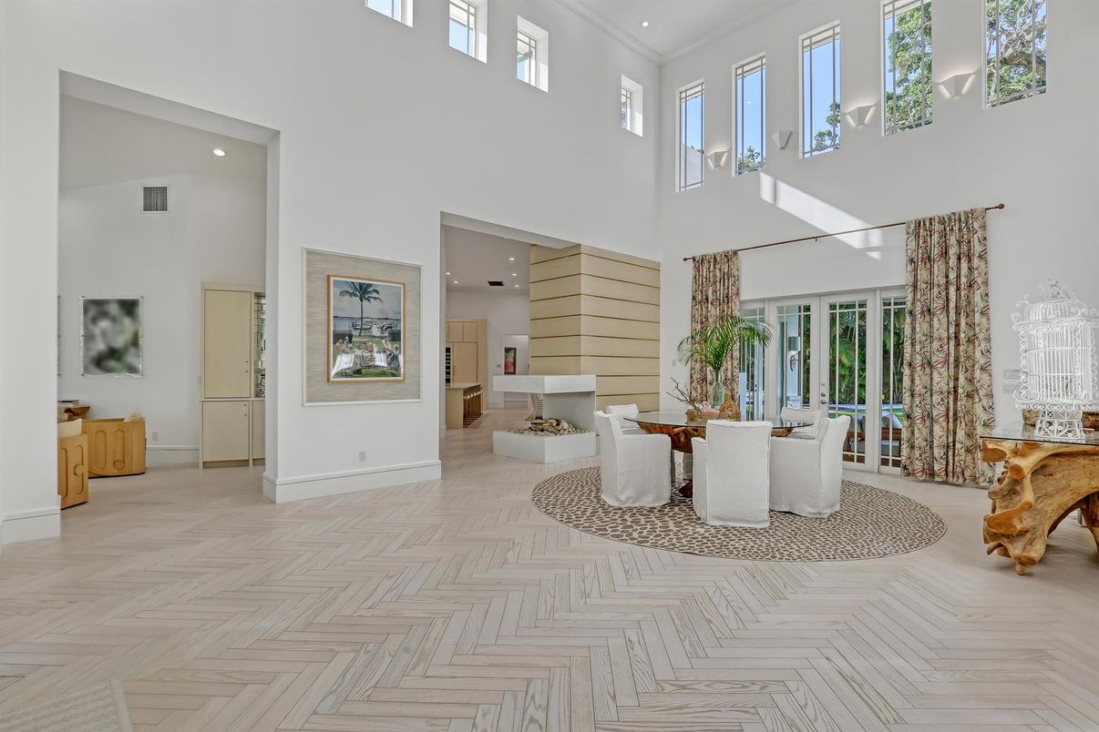 Dining room, Interior, Recessed Lighting