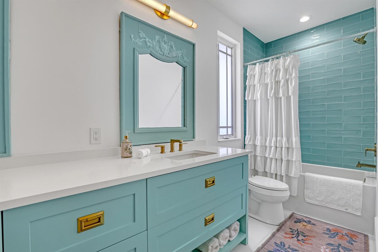 Bathroom, Interior, Recessed Lighting
