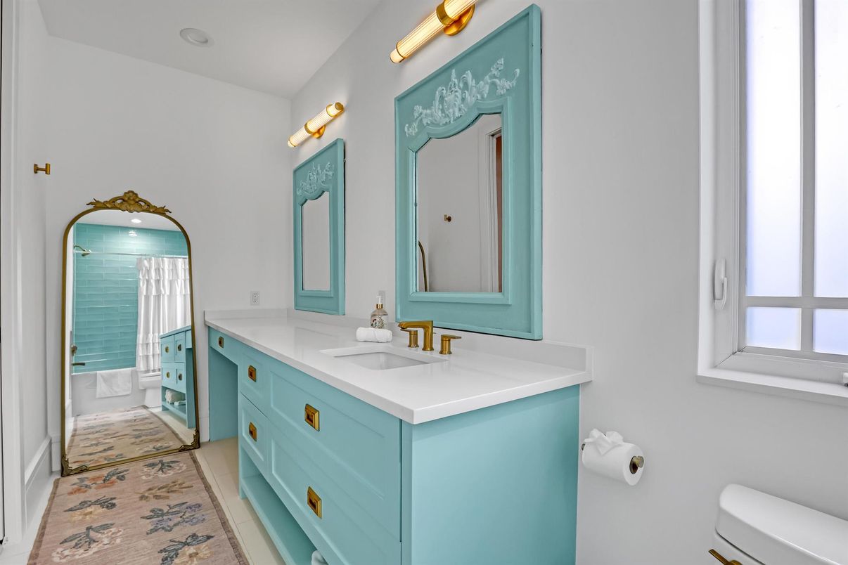 Bathroom, Dual Sink Vanities, Interior