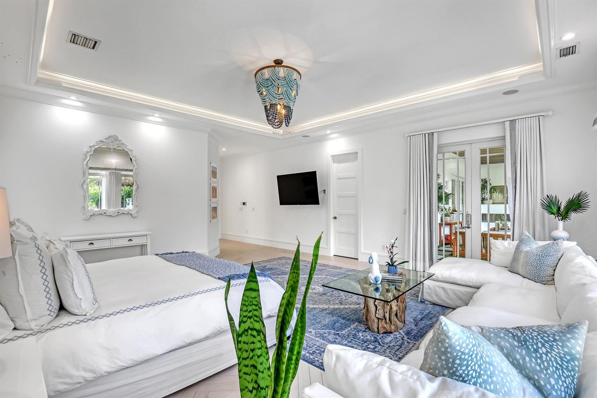 Bedroom, Interior, Living room, Recessed Lighting, Wood Texture Flooring