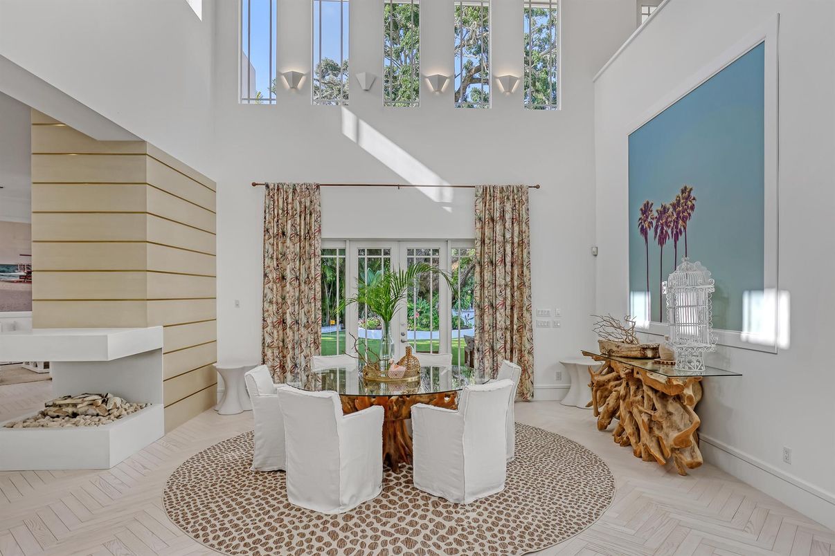 Dining room, Interior