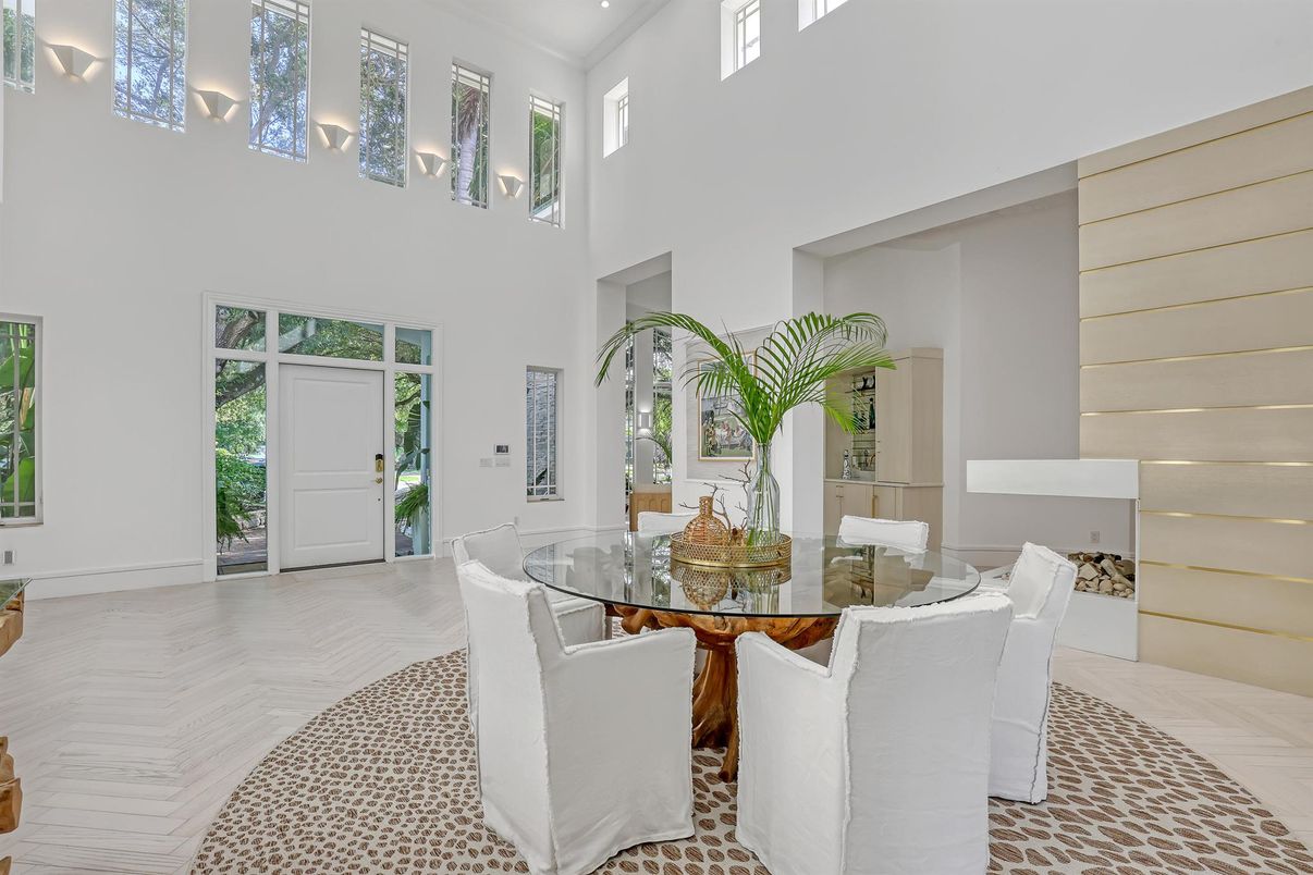 Dining room, Interior