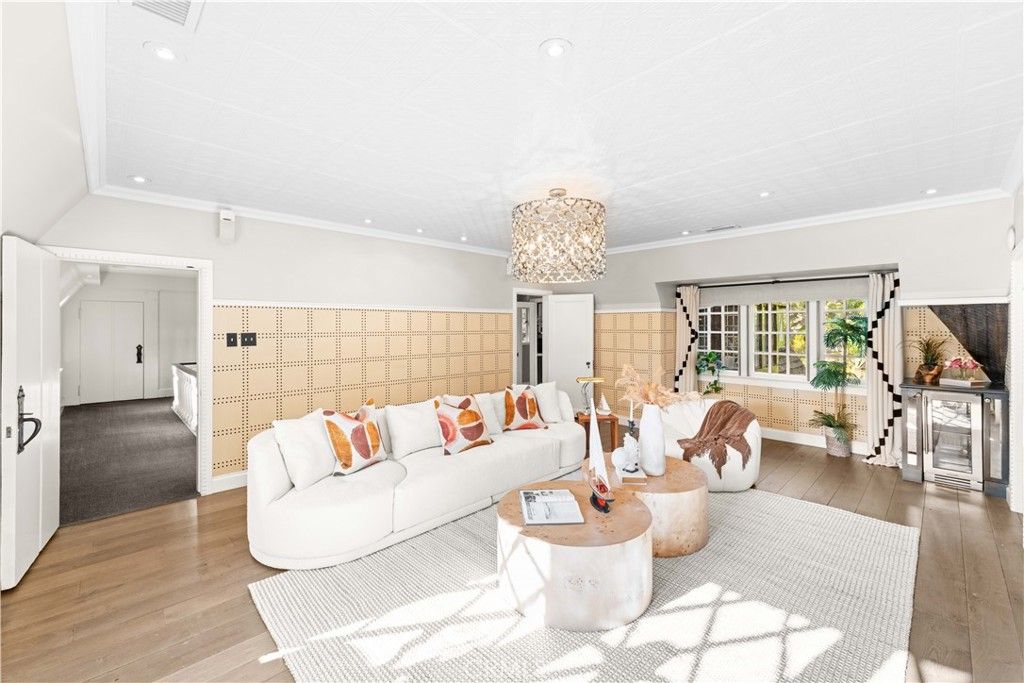 Chandelier, Interior, Living room, Recessed Lighting, Wood Texture Flooring