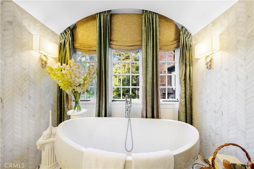 Bathroom, Free Standing Baths, Interior