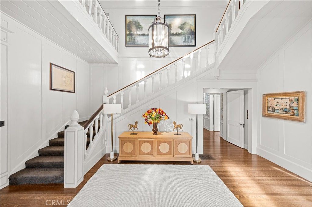 Interior, Pendant Lights, Wood Texture Flooring