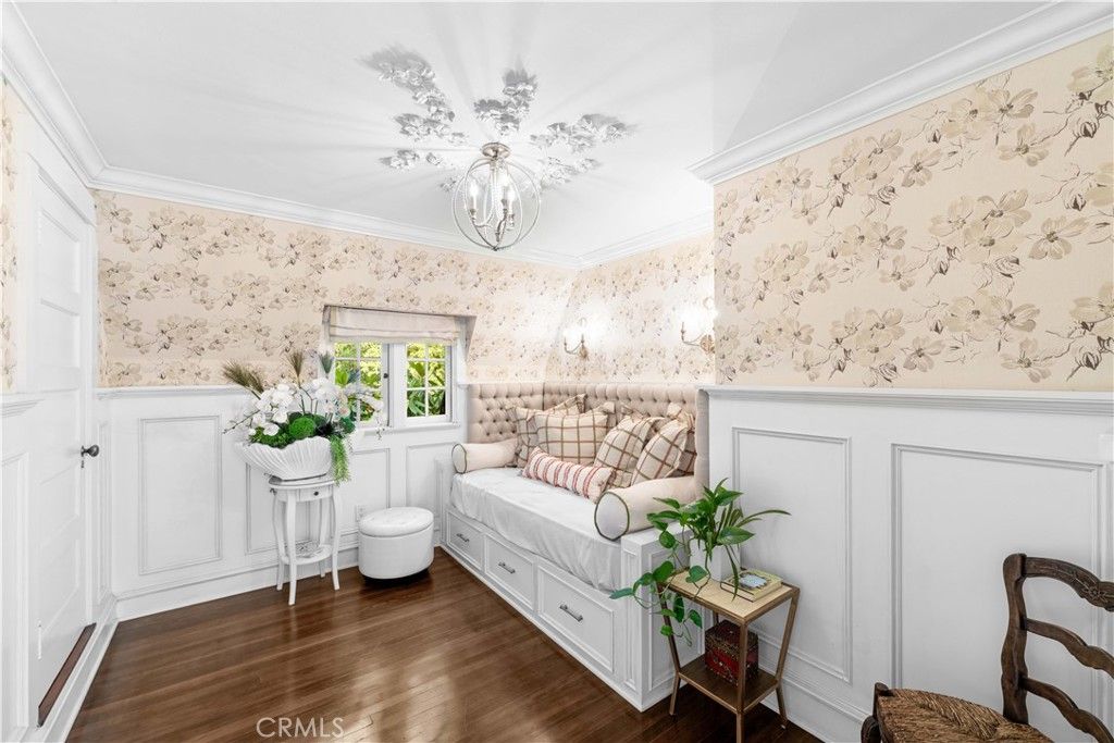 Chandelier, Interior, Wood Texture Flooring