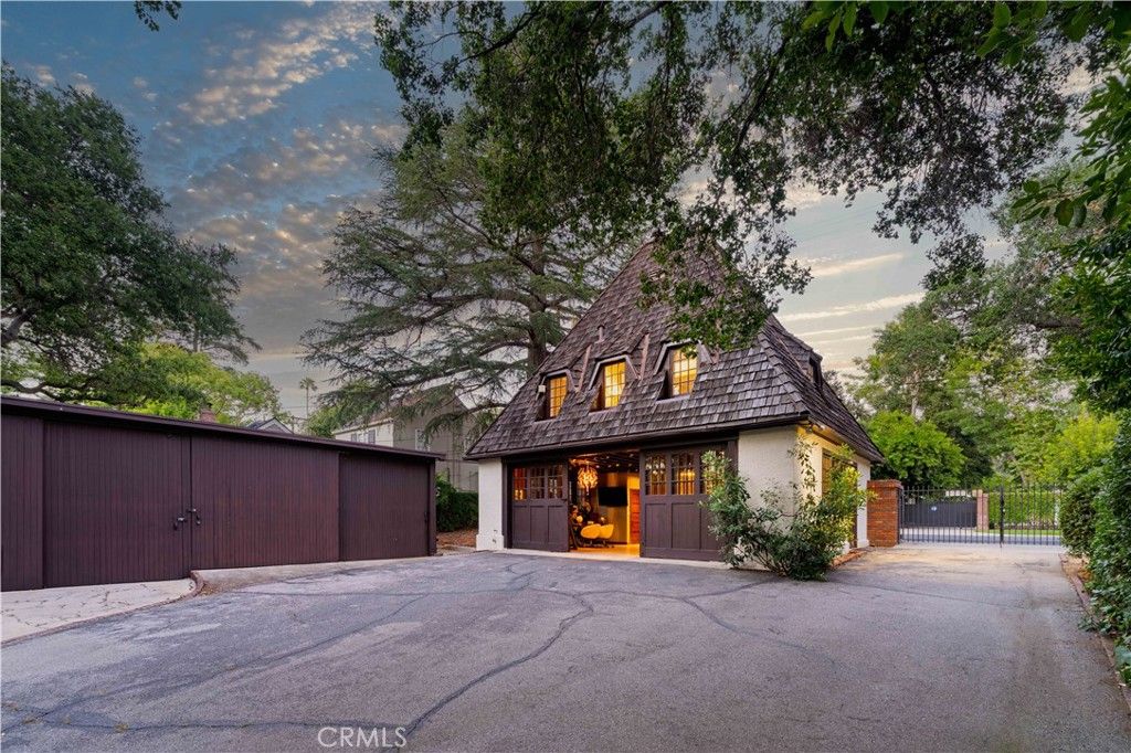 Attached, Detached Garage, Exterior, Facade, Cape Cod