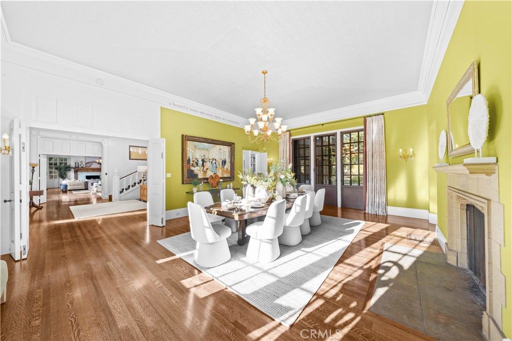 Chandelier, Dining room, Fireplace, Interior, Wood Texture Flooring