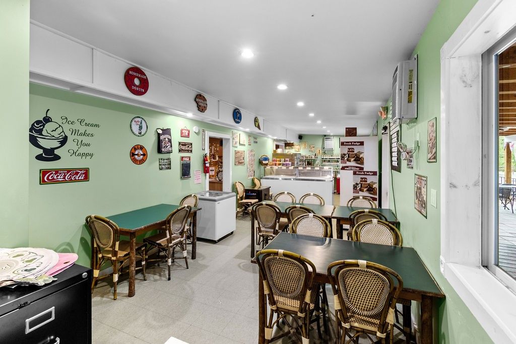 Dining room, Interior, Recessed Lighting