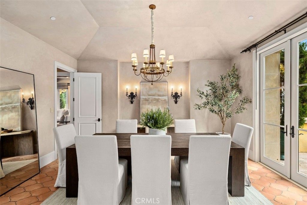 Chandelier, Dining room, Interior