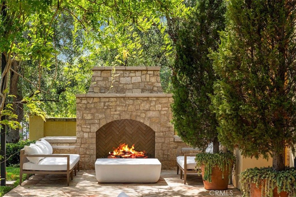 Exterior, Fireplace