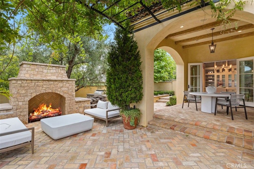 Exterior, Fireplace