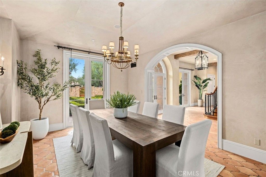 Chandelier, Dining room, Interior