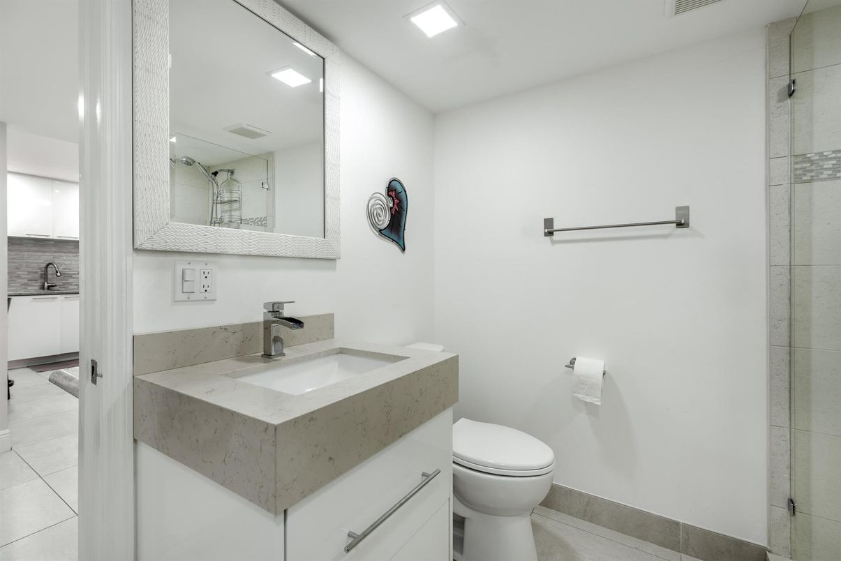 Bathroom, Interior, Recessed Lighting