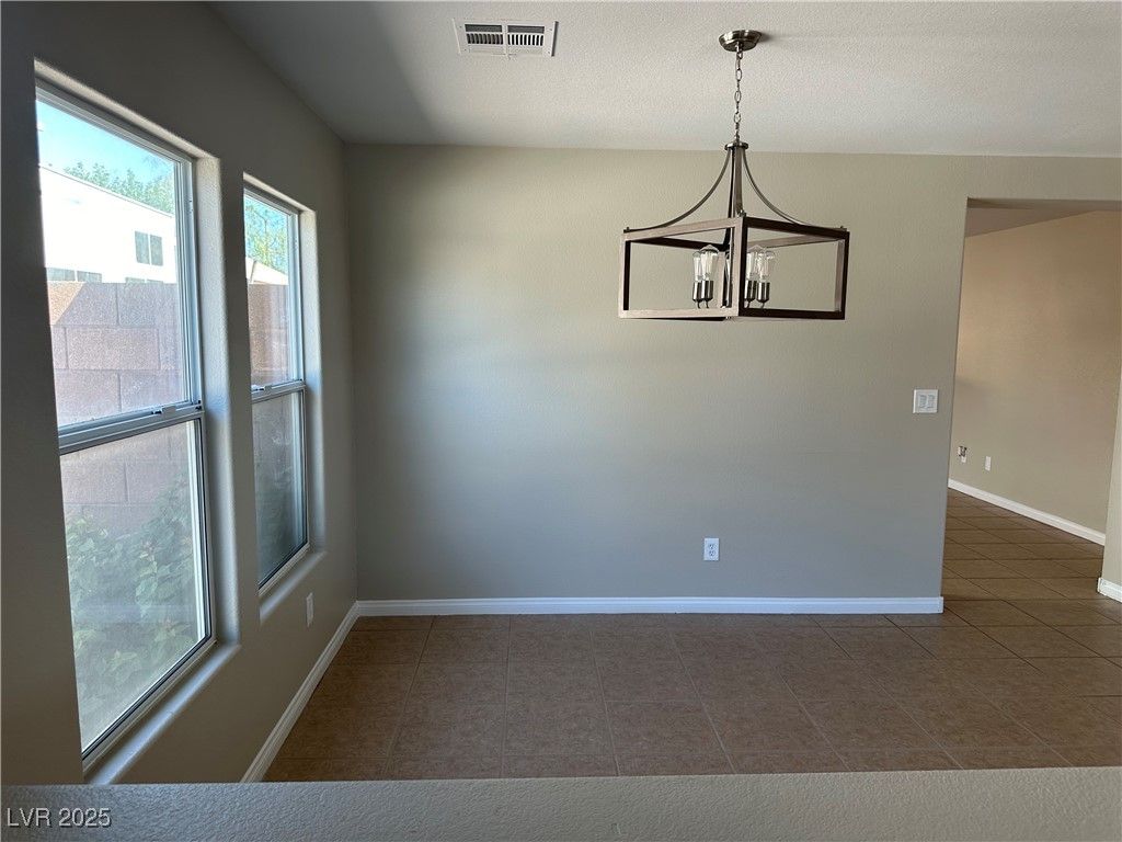 Empty room, Interior, Pendant Lights
