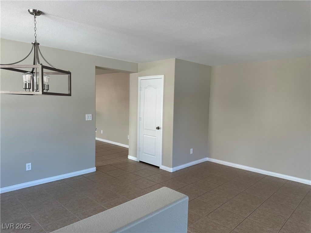 Empty room, Interior, Pendant Lights