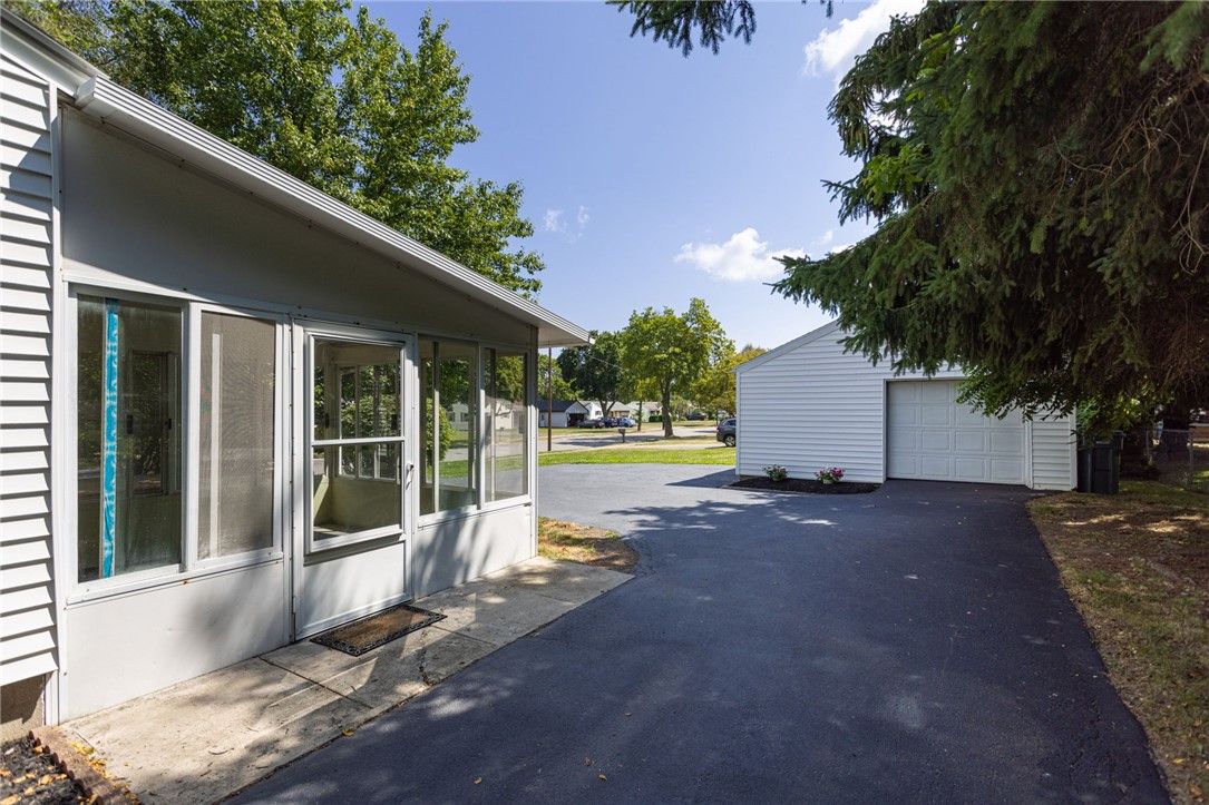 Detached Garage, Exterior