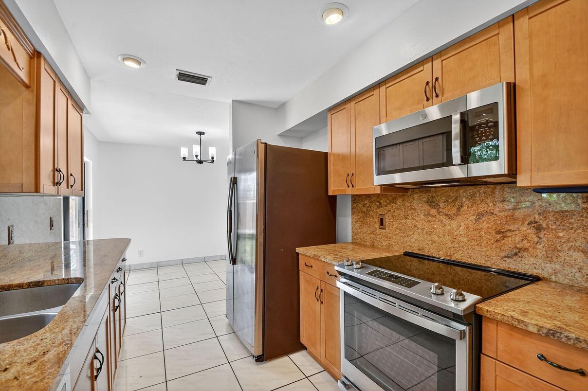 Chandelier, Interior, Kitchen, Recessed Lighting, Stainless Steel Appliances